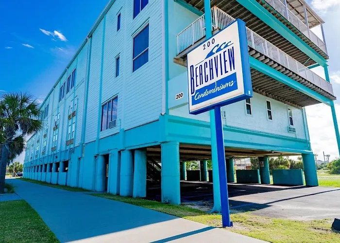 Apartment Steps From & The Hangout! Walk To It All! Gulf Shores