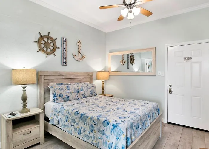 Steps From & The Hangout! Walk To It All! Gulf Shores